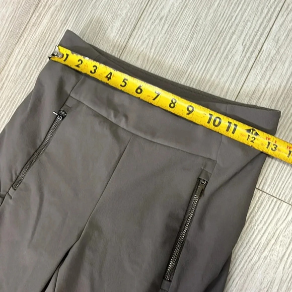 Athleta Highline Hybrid Hike Tight Pull-On Gray Pants Zipper Pockets Size 2 - Picture 9 of 13